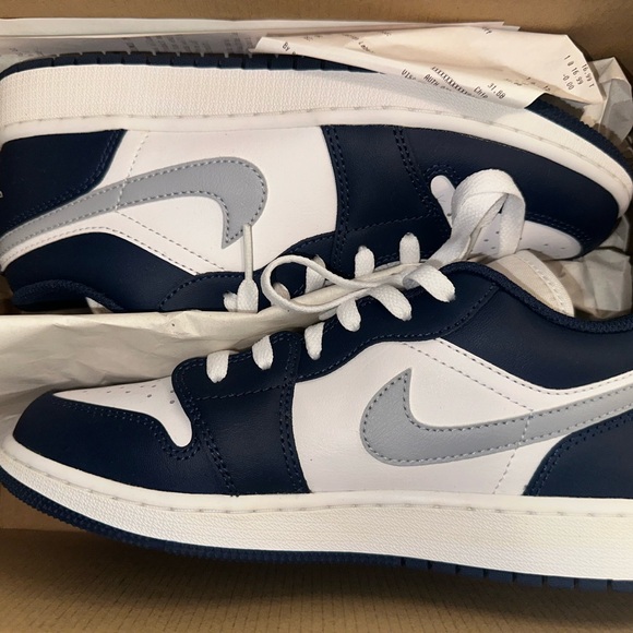 Jordan Men's Navy and White Sneakers - Picture 1 of 7